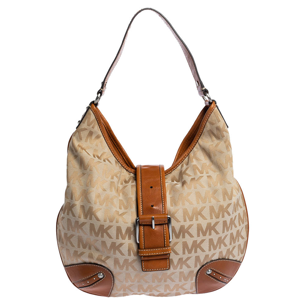 Pre Owned حقيبة هوبو مايكل مايكل كورس جلد و كانفاس مطبوع شعار الماركة بيج و بني فاتح