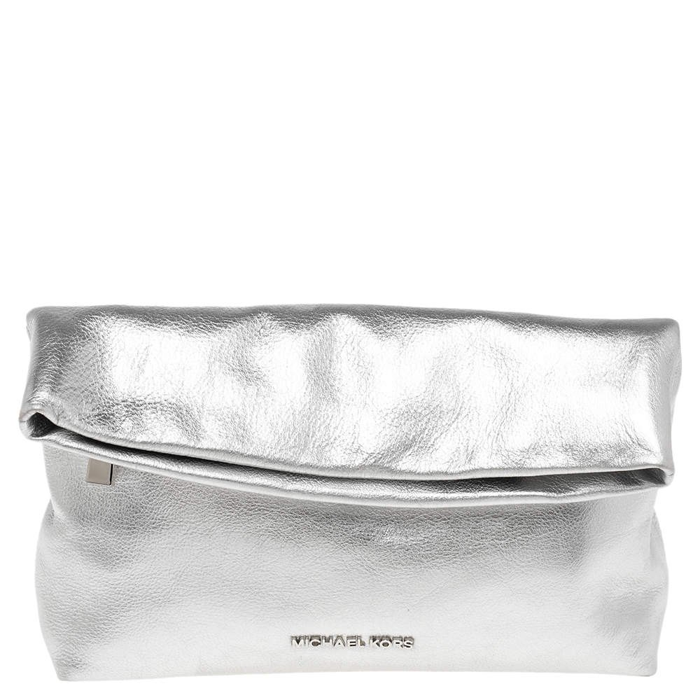 Pre Owned حقيبة كلتش مايكل مايكل كورس غطاء بطية داريا جلد فضي ميتالك