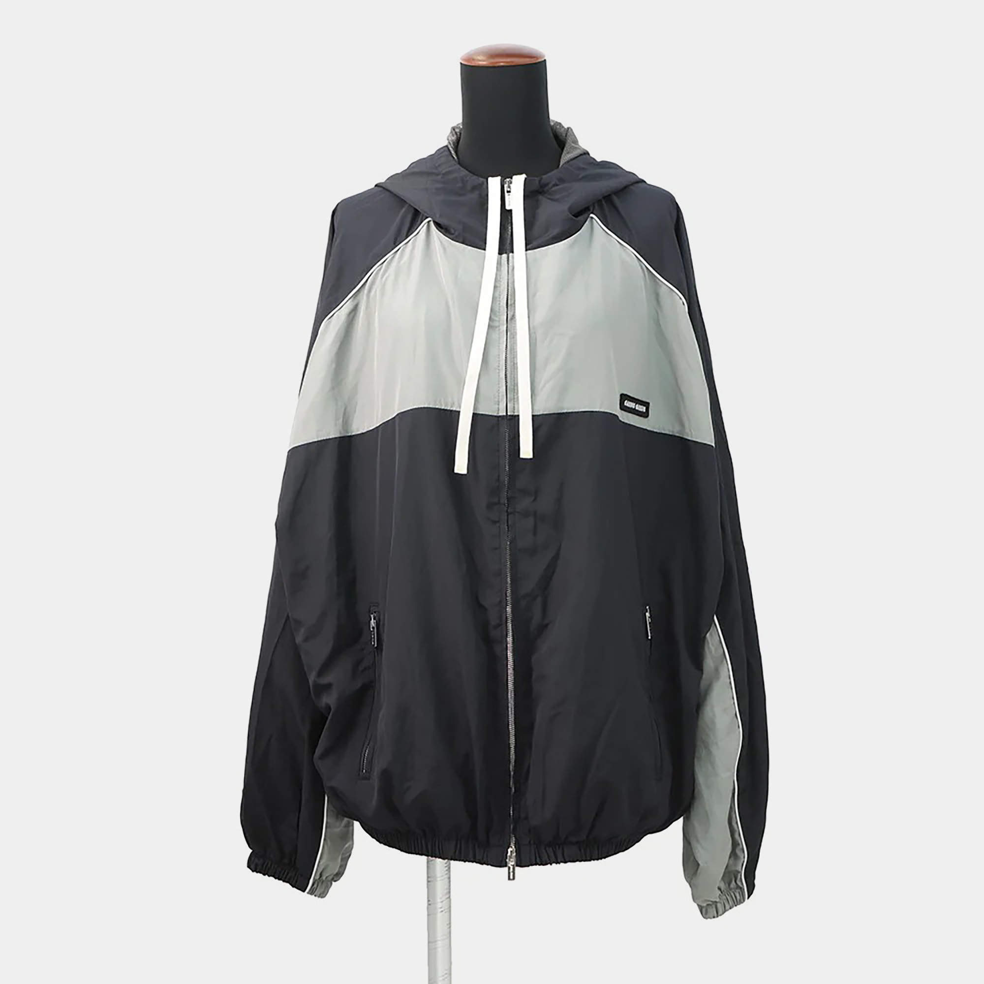 مملوكة مسبقًا بلوزون ميو ميو حرير تقني بسحاب بوليستر 76% حرير 24% أزرق/فضي رمادي مقاس 40