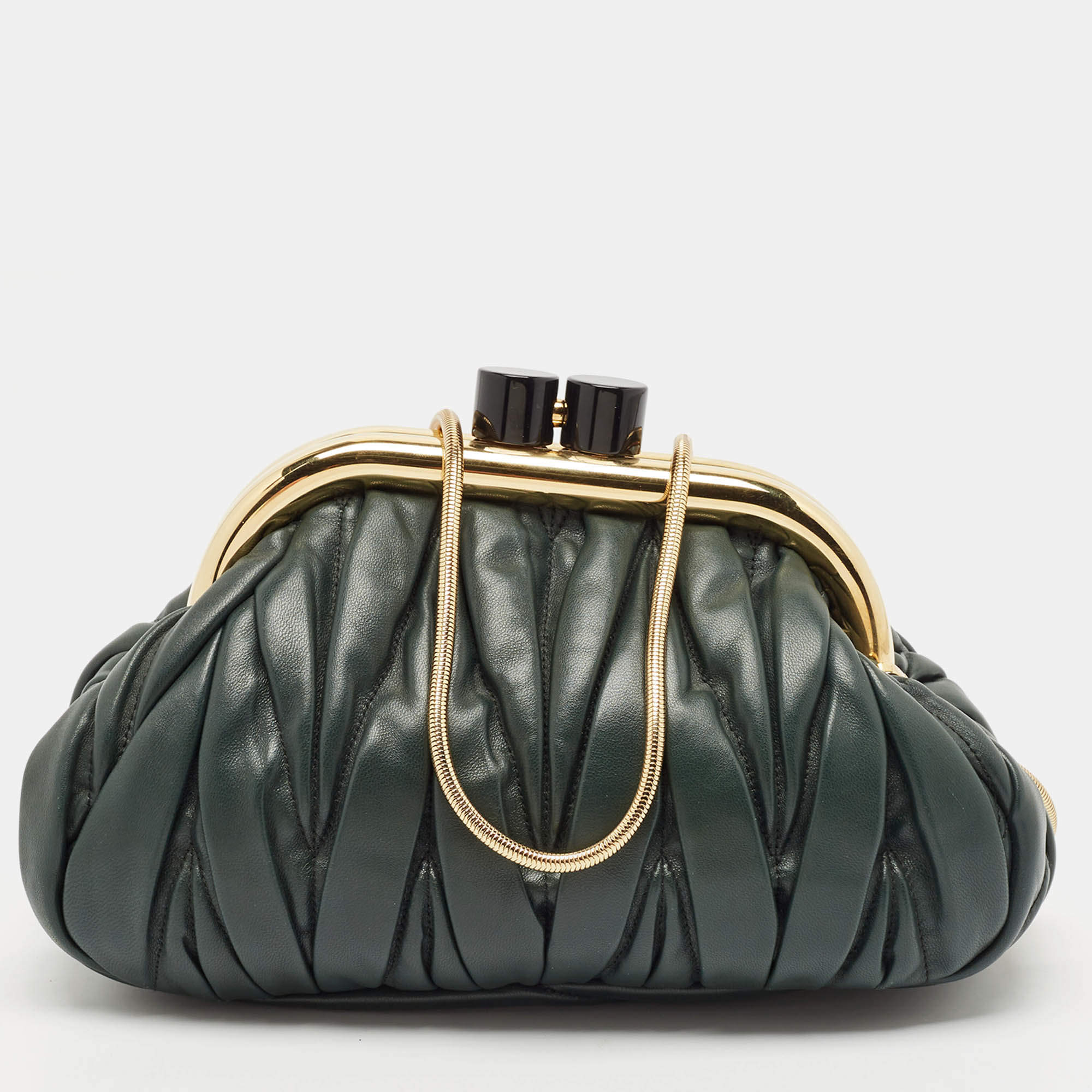 مملوكة مسبقًا Miu Miu Green Matelassé Leather Belle Chain Clutch