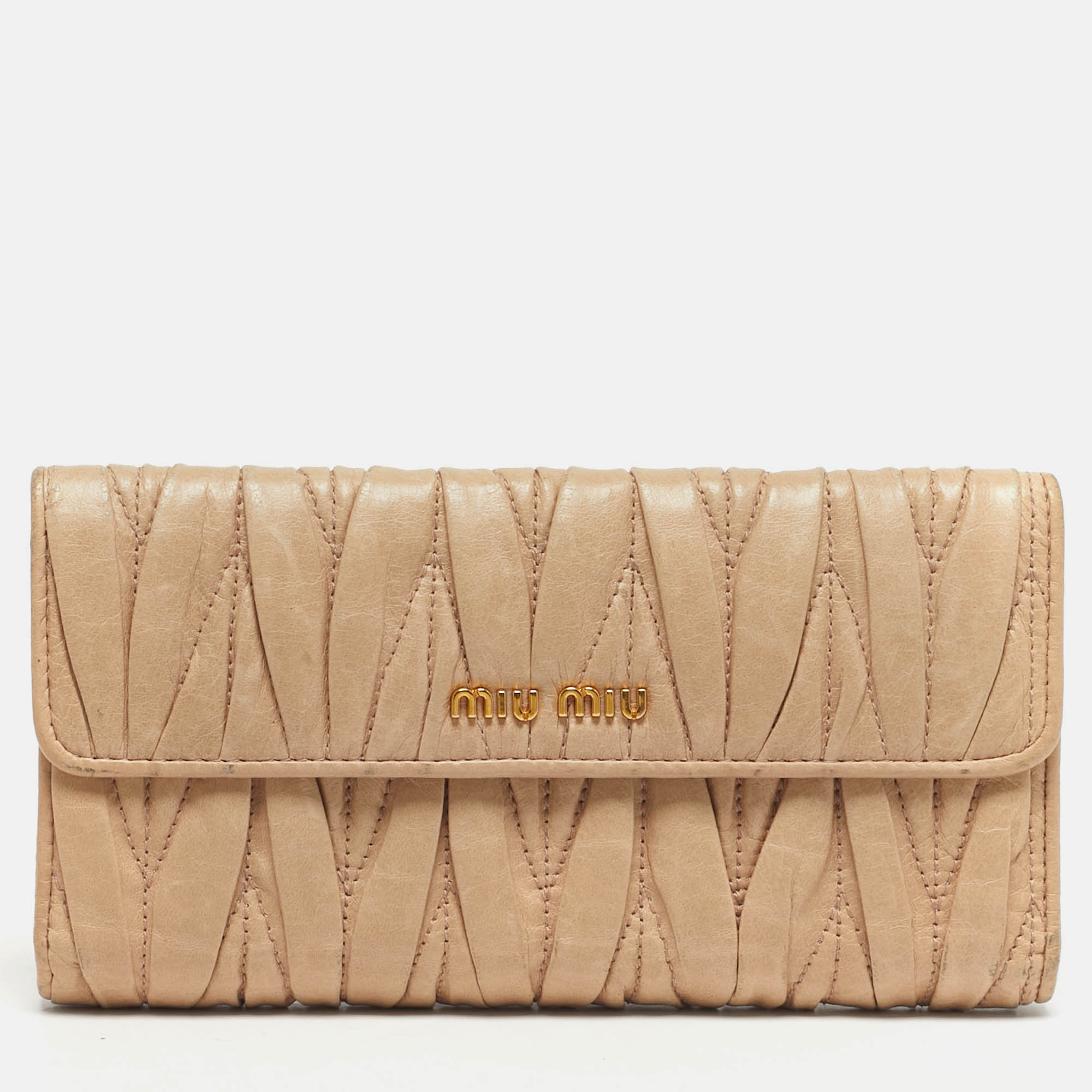 مملوكة مسبقًا Miu Miu Beige Matelassé Leather Long Continental Wallet