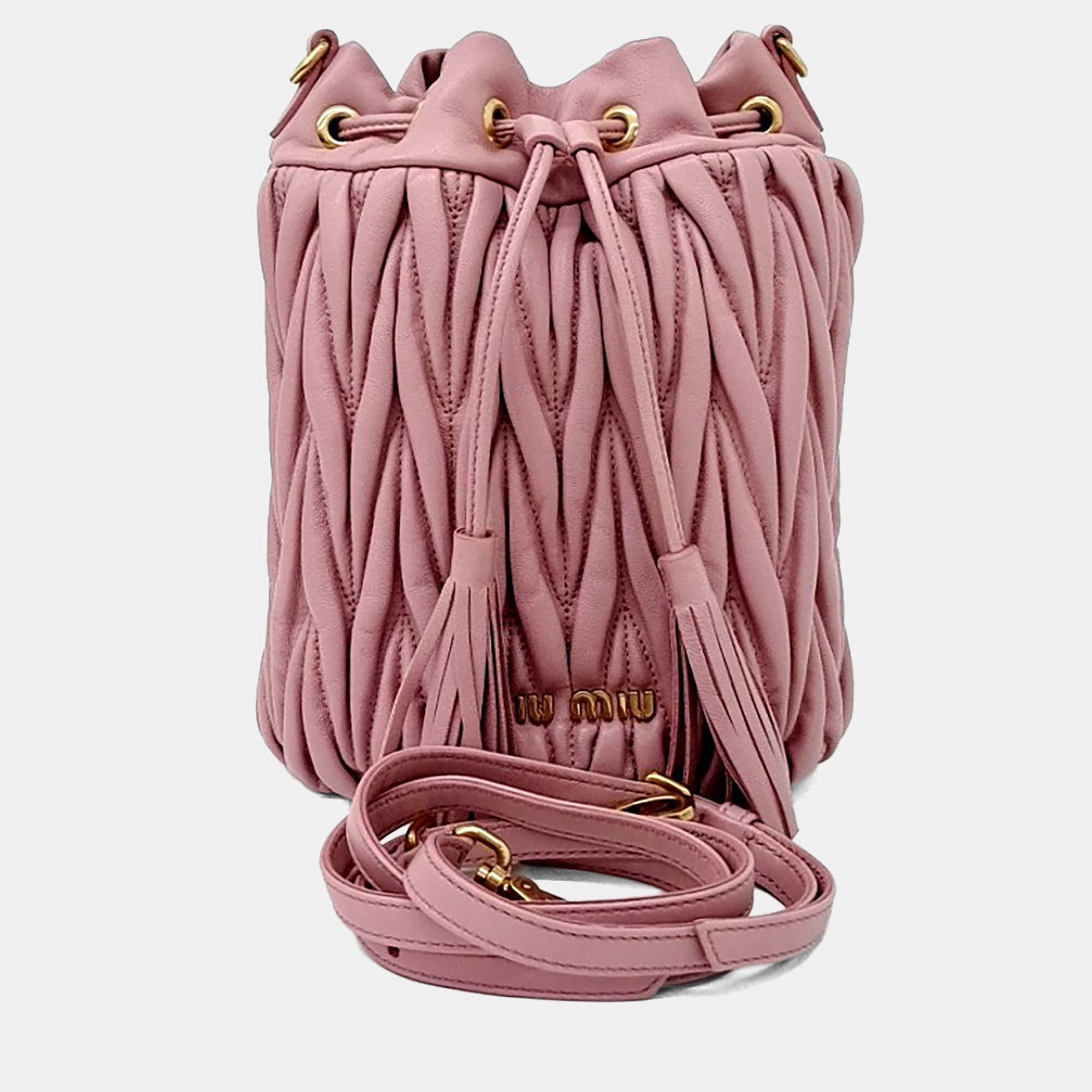 مملوكة مسبقًا Miu Miu Matrasse Bucket Bag (5BE014)