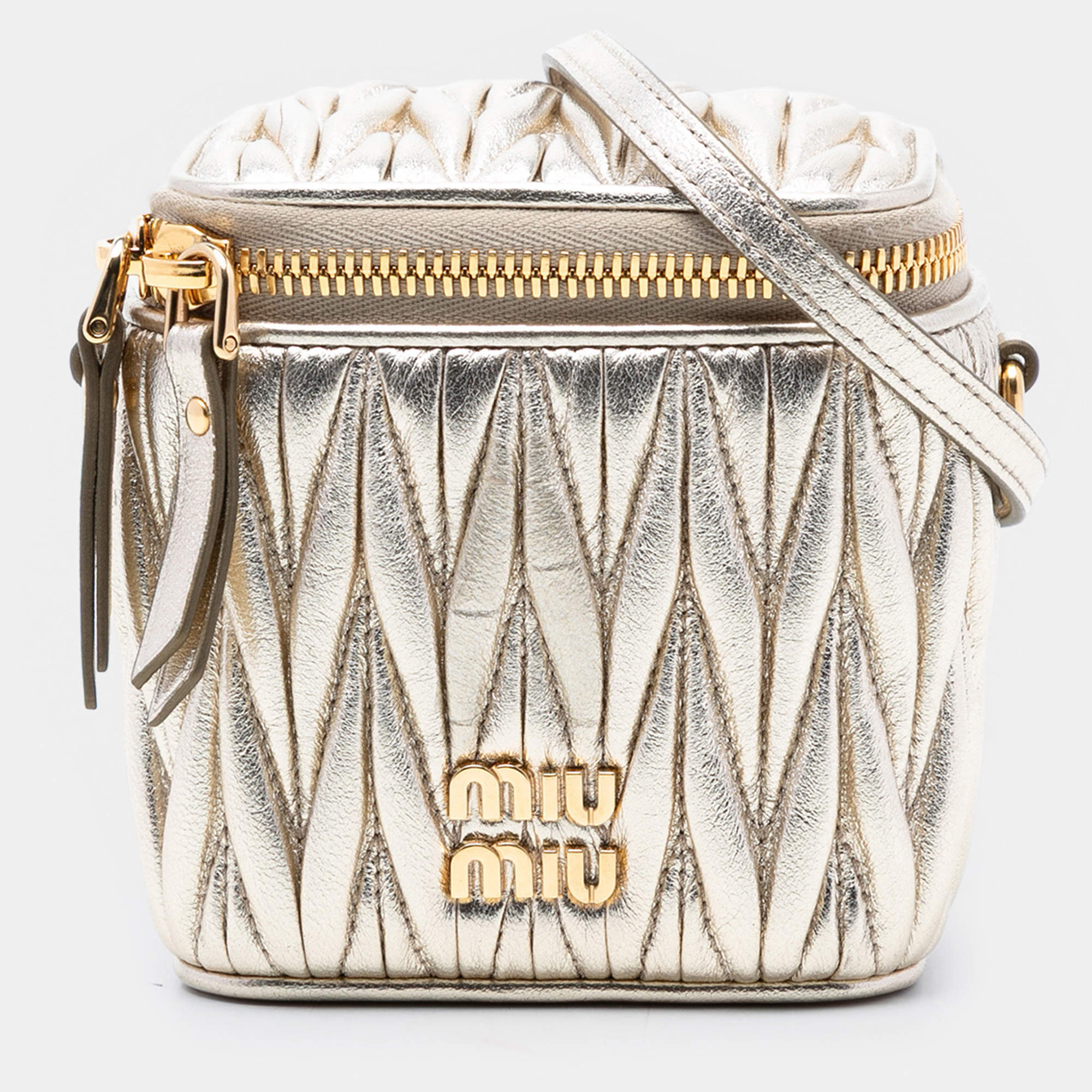 مملوكة مسبقًا Miu Miu Gold Mini Matelasse Nappa Leather Square Pouch Crossbody