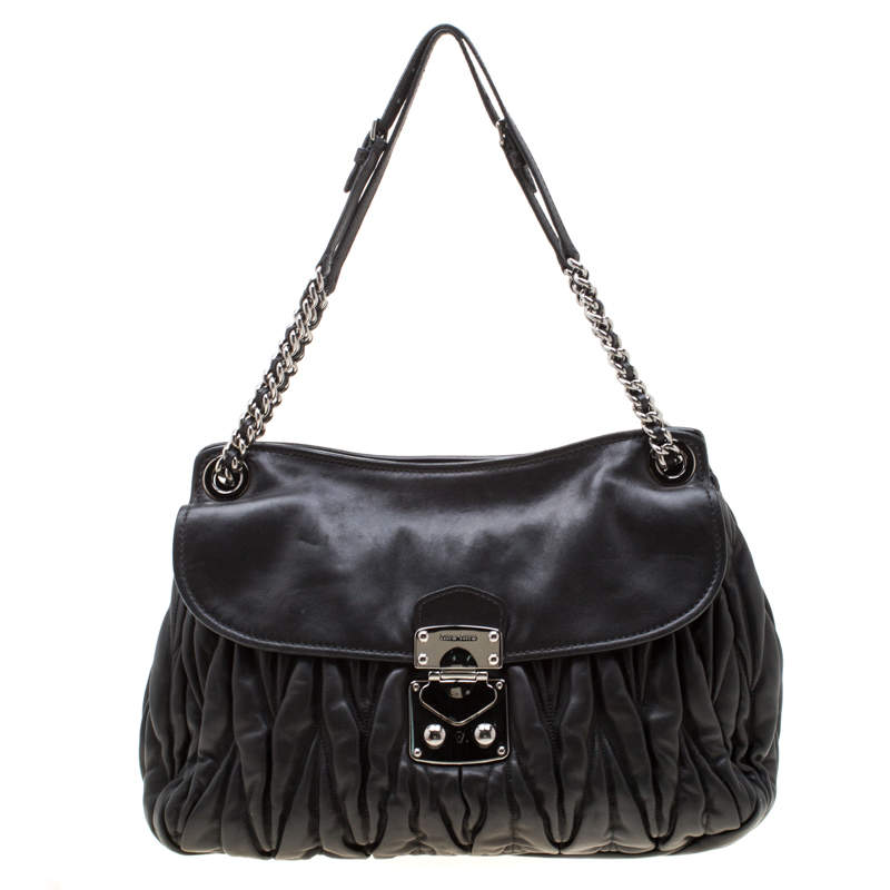 مملوكة مسبقًا حقيبة ميو ميو ساكا 2 جلد مبطنة سوداء