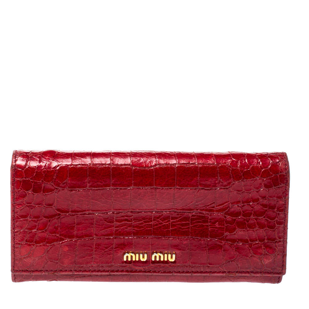 Pre Owned Miu Miu Red Crocodile Effect Patent Leather Flap Continental Wallet