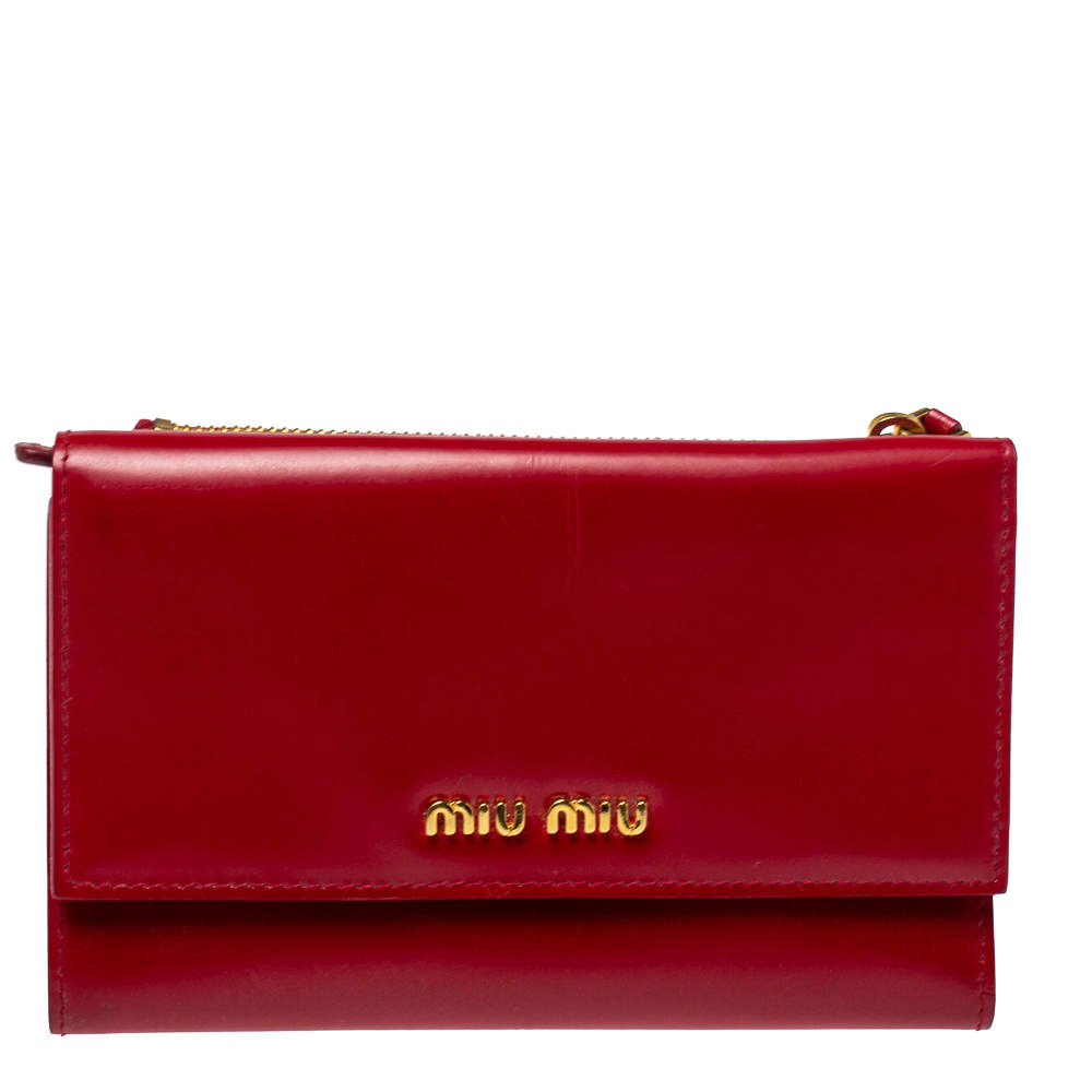 مملوكة مسبقًا Miu Miu Red Patent Leather Trifold Wallet