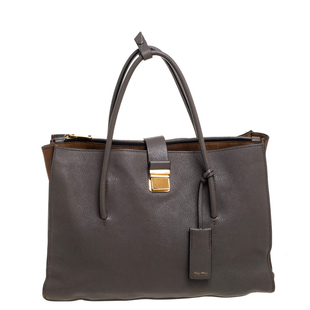 Pre Owned حقيبة ميو ميو جلد مادراس بني فاتح/رصاصي كبيرة بقفل دفع