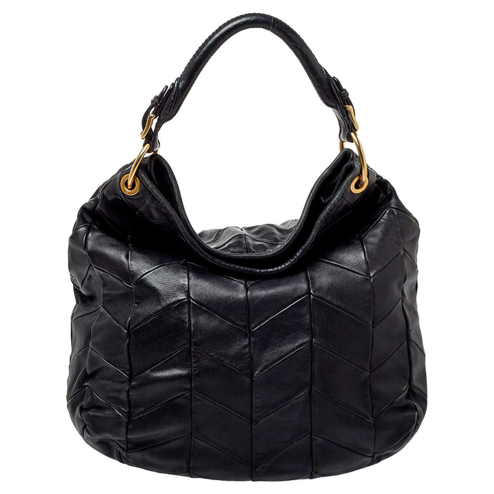 مملوكة مسبقًا حقيبة ميو ميو هوبو جلد مبطن أسود 