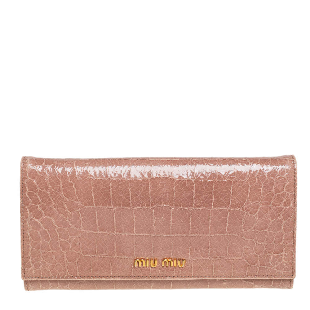 Pre Owned محفظة كونتينينتال ميو ميو جلد لامع نقشة التمساح بيج قلاب