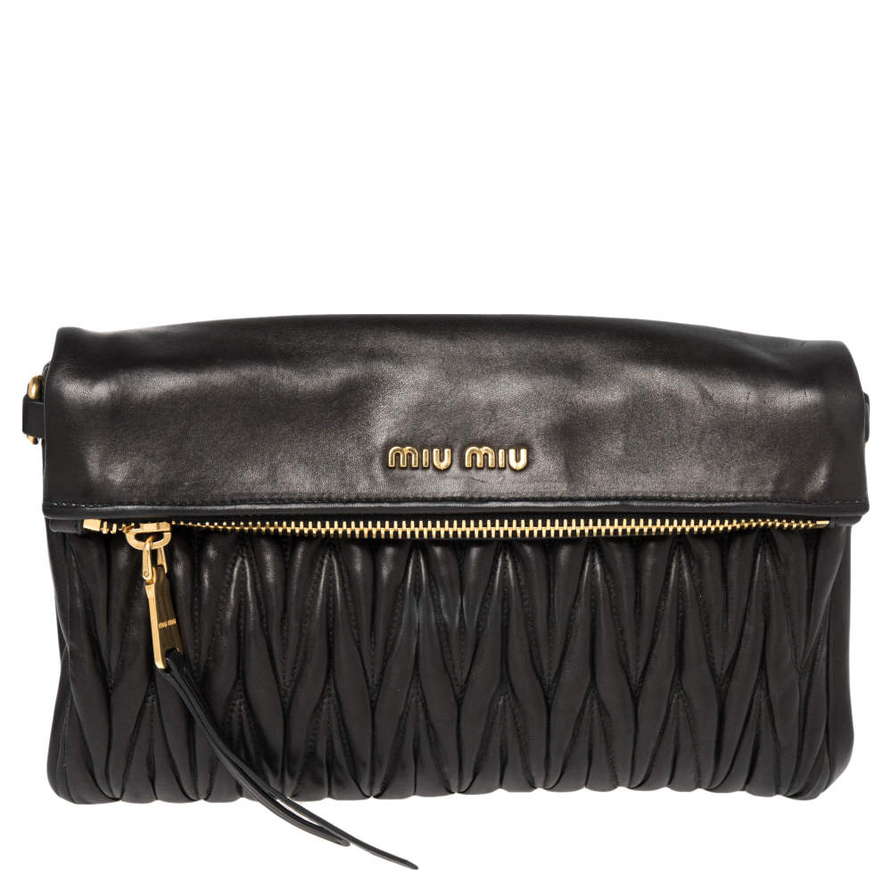 Pre Owned حقيبة كلتش ميو ميو جلد ماتيلاس أسود بطية خارجية 