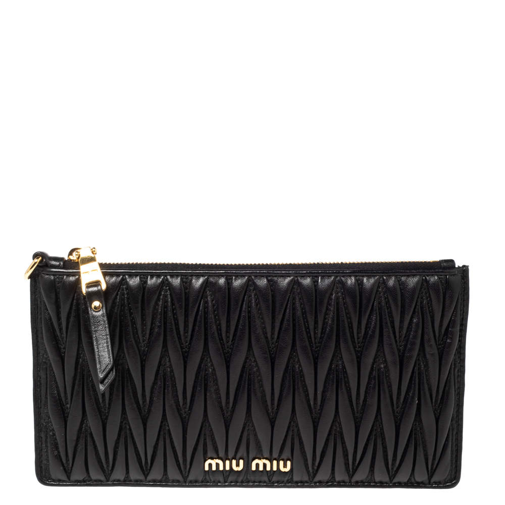 مملوكة مسبقًا Miu Miu Black Matelassé Leather Zipper Wallet