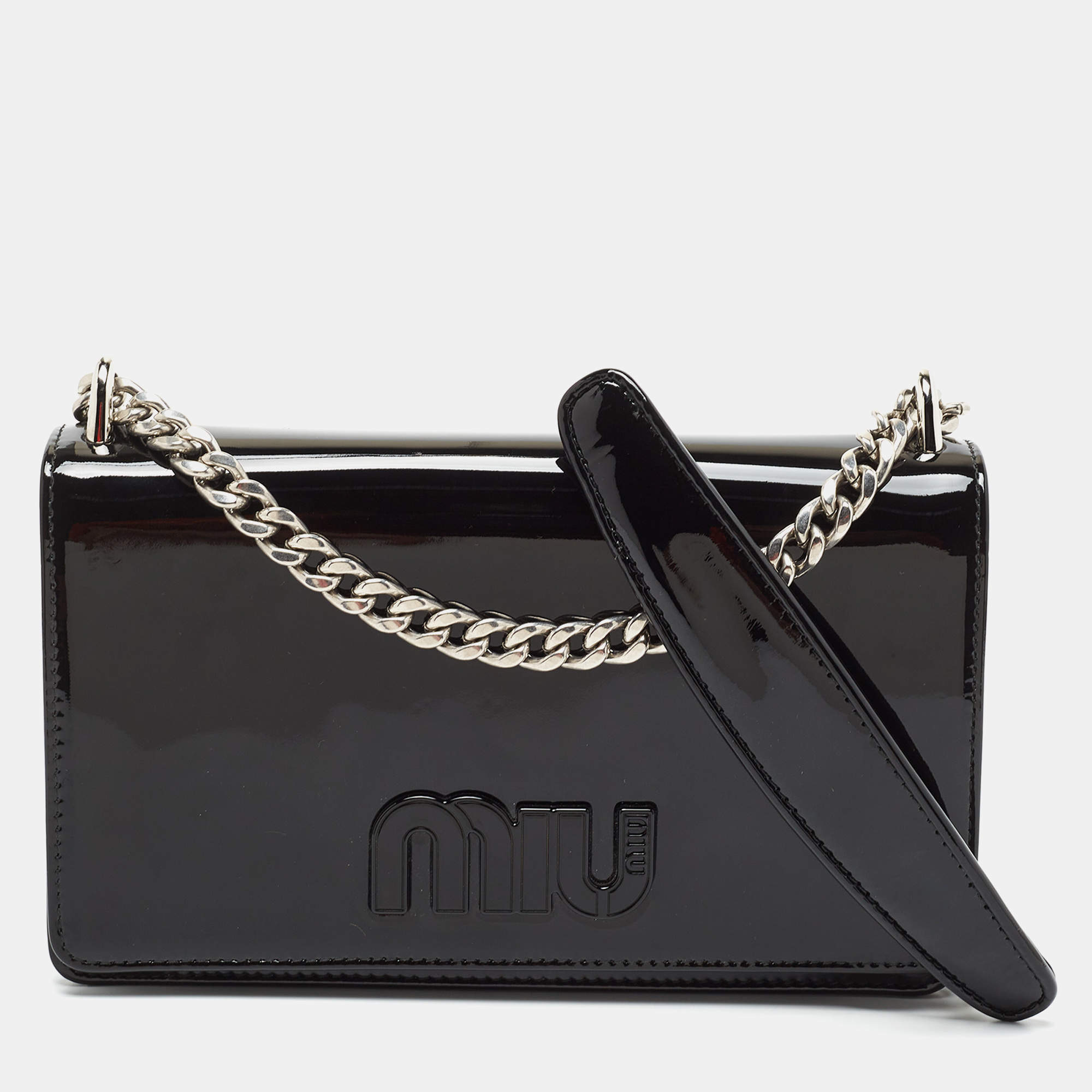 مملوكة مسبقًا Miu Miu Black Patent Leather Logo Flap Chain Bag