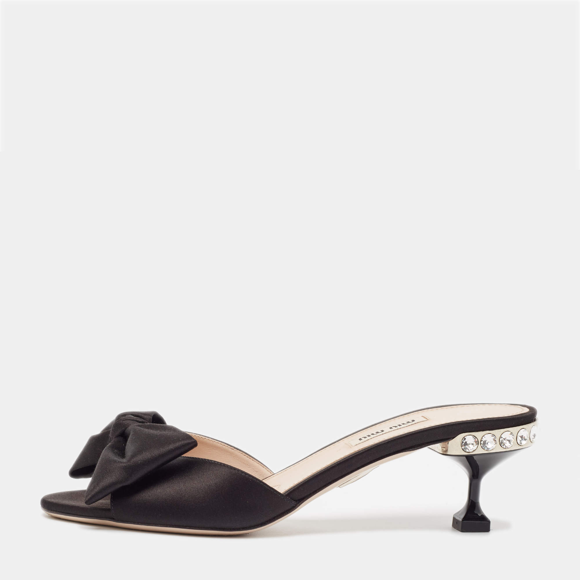 مملوكة مسبقًا Miu Miu Black Satin Bow Crystal Embellished Slide Sandals Size 39