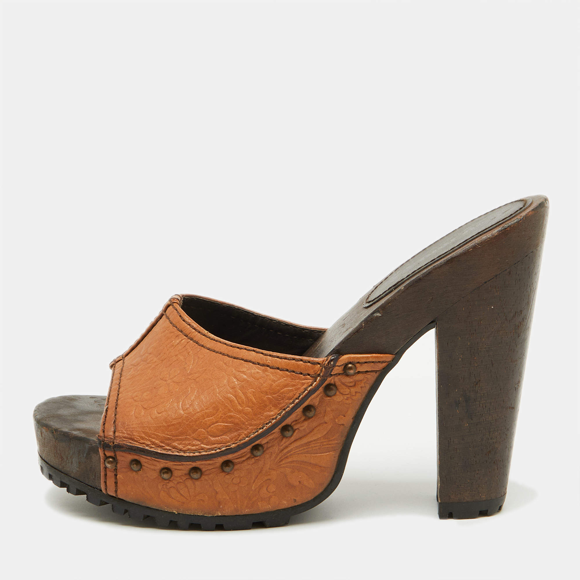 مملوكة مسبقًا Miu Miu Tan Floral Embossed Leather Wooden Clog Slide Platform Sandals Size 41