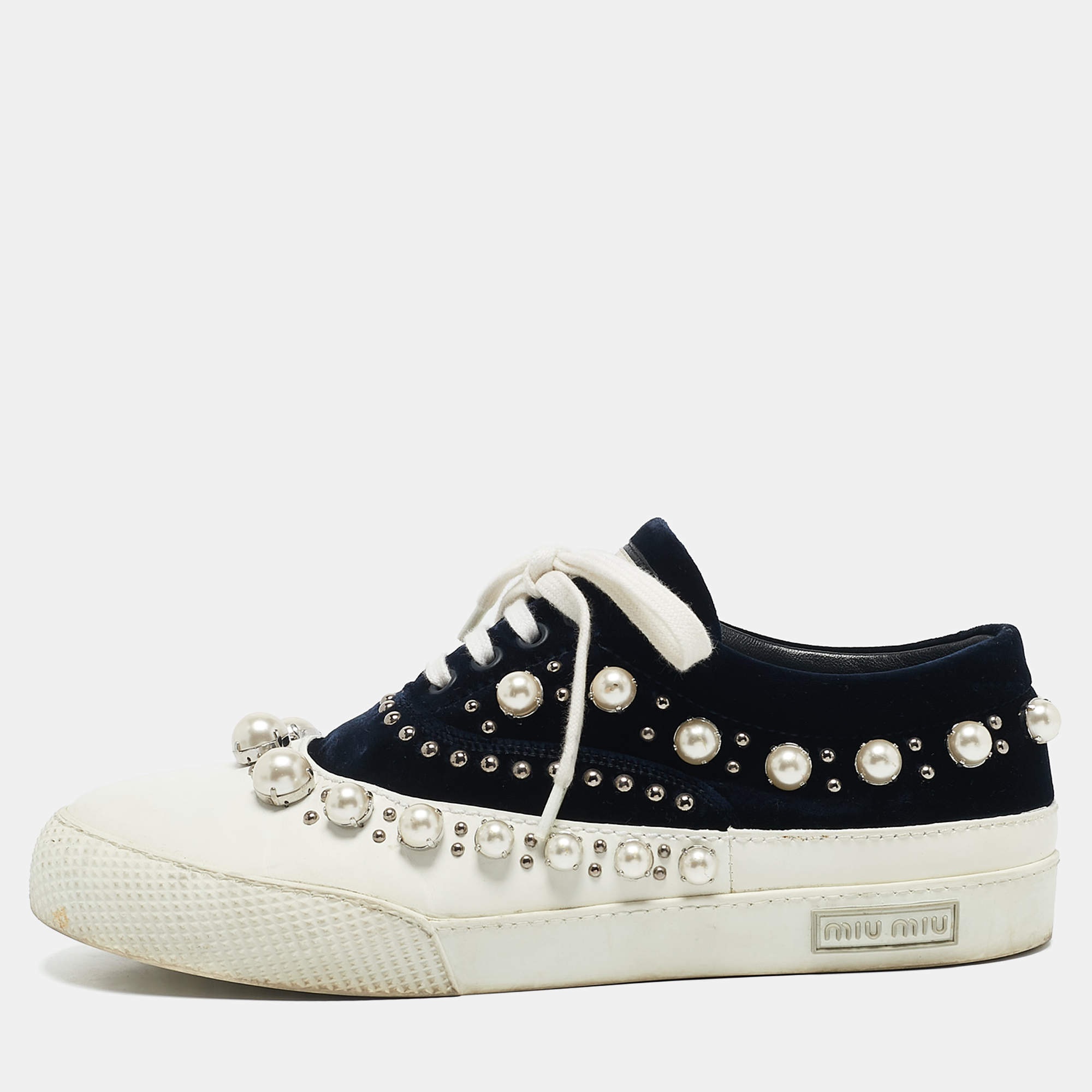 Pre Owned Miu Miu Navy Blue/White Velvet Faux Pearl Embellished Low Top Sneakers Size 39