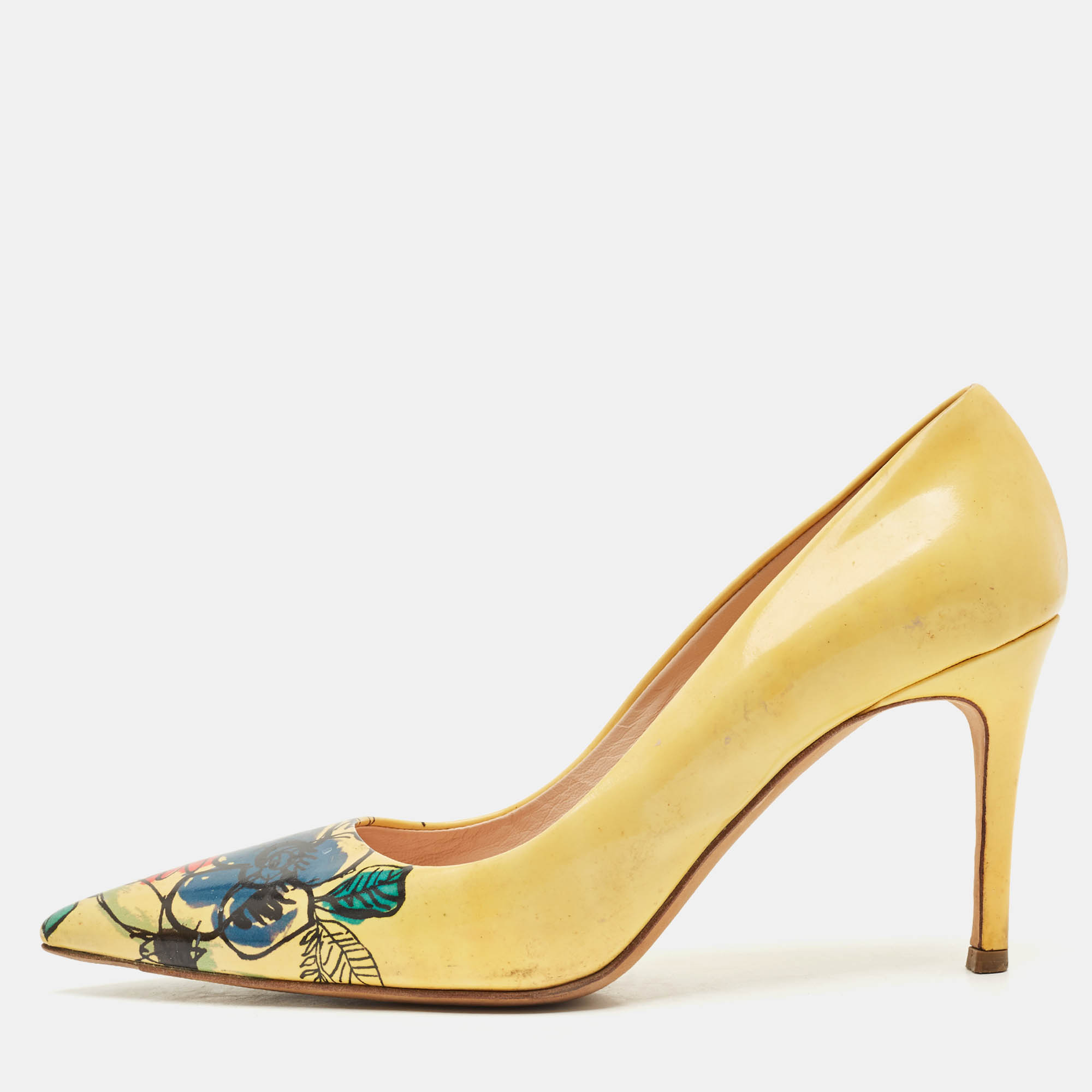 مملوكة مسبقًا حذاء كعب عالي ميو ميو جلد لامع أصفر بطبعة زهور مقاس 37