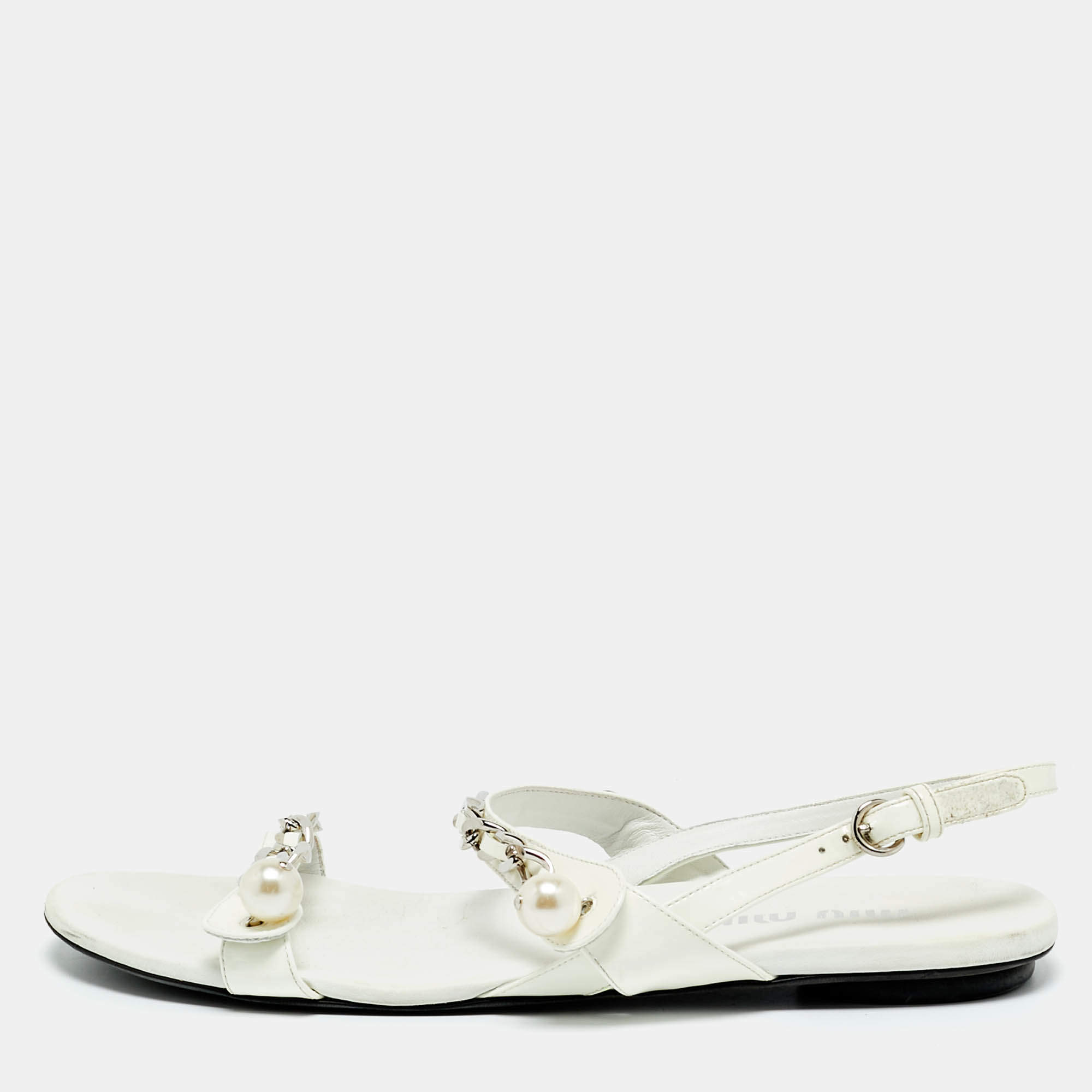 Pre Owned Miu Miu Cream Patent Leather Chain and Pearl Embellished Flat Sandals Size 40
