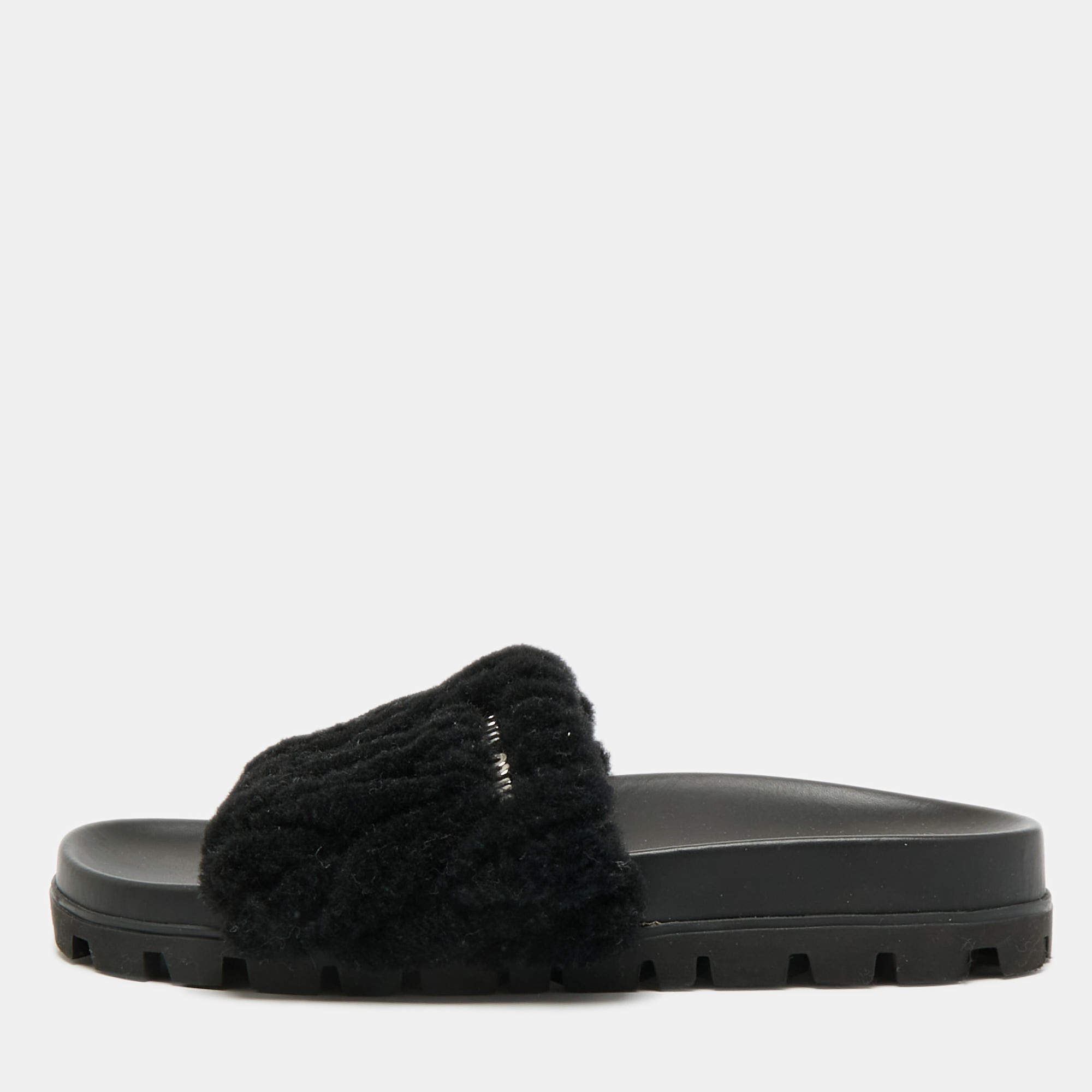 مملوكة مسبقًا صندل سلايد ميو ميو مطاط وردي مقاس 41