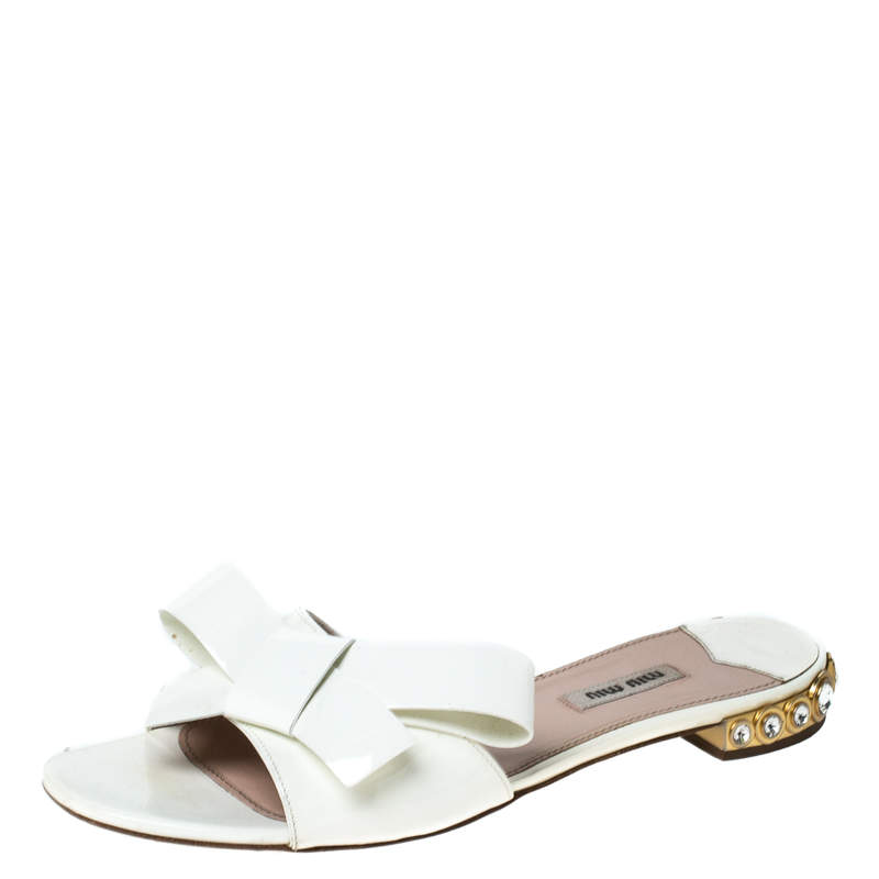 Pre Owned Miu Miu White Patent Leather Bow Slide Sandals Size 40.5