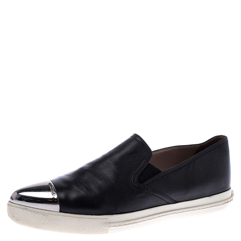 مملوكة مسبقًا Miu Miu Black Leather Metal Cap Toe Slip On Sneakers Size 36.5