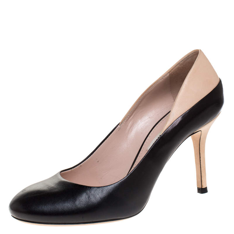 مملوكة مسبقًا حذاء كعب عالي ميو ميو مقدمة مستديرة جلد ثنائي اللون مقاس 36.5