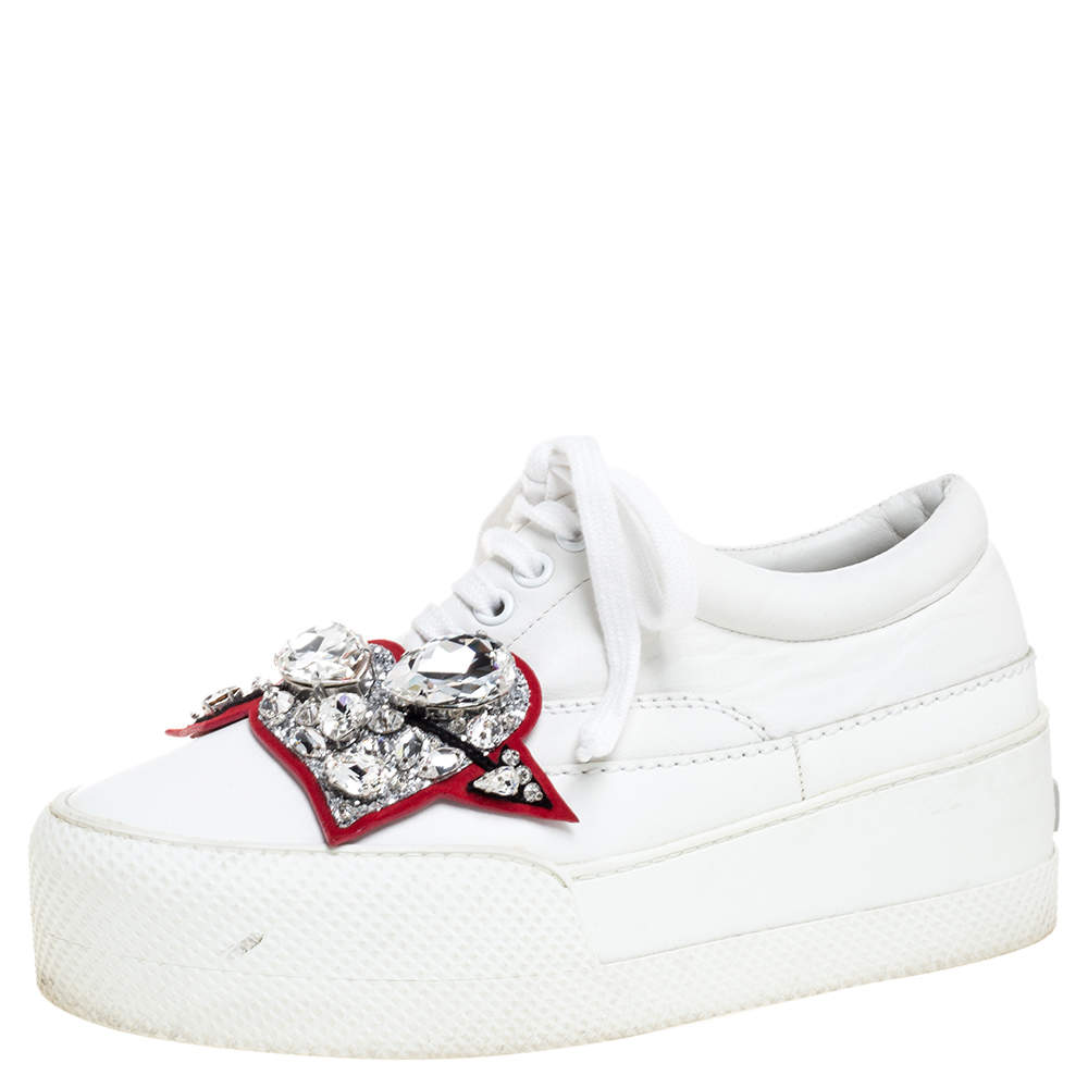 مملوكة مسبقًا Miu Miu White Leather Heart Embellished Platform Sneakers Size 36