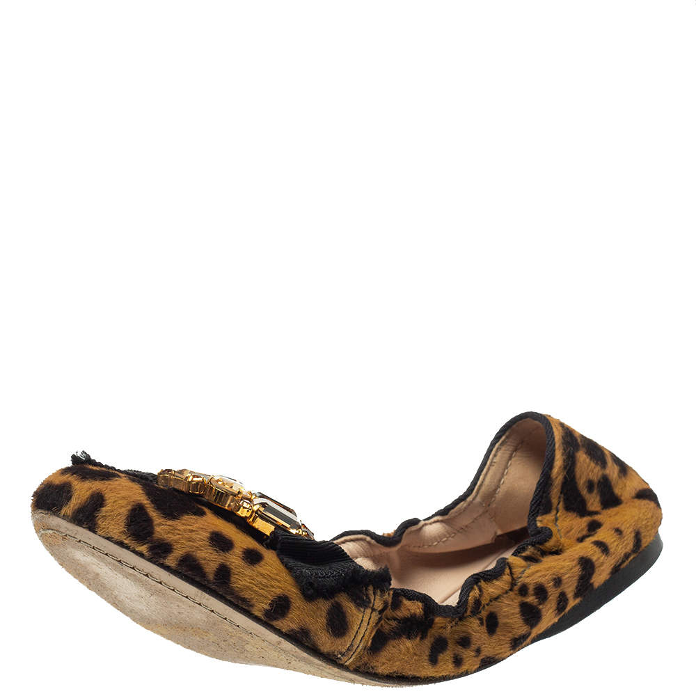 مملوكة مسبقًا حذاء فلات باليه ميو ميو كريستال فيونكة شعر عجل طباعة فهد بنى مقاس 38