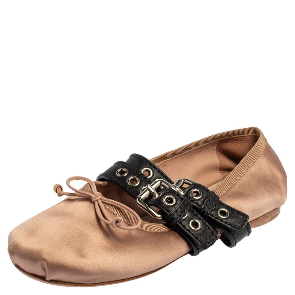مملوكة مسبقًا Miu Miu Beige/Black Satin Buckle Ballet Flats Size 36.5