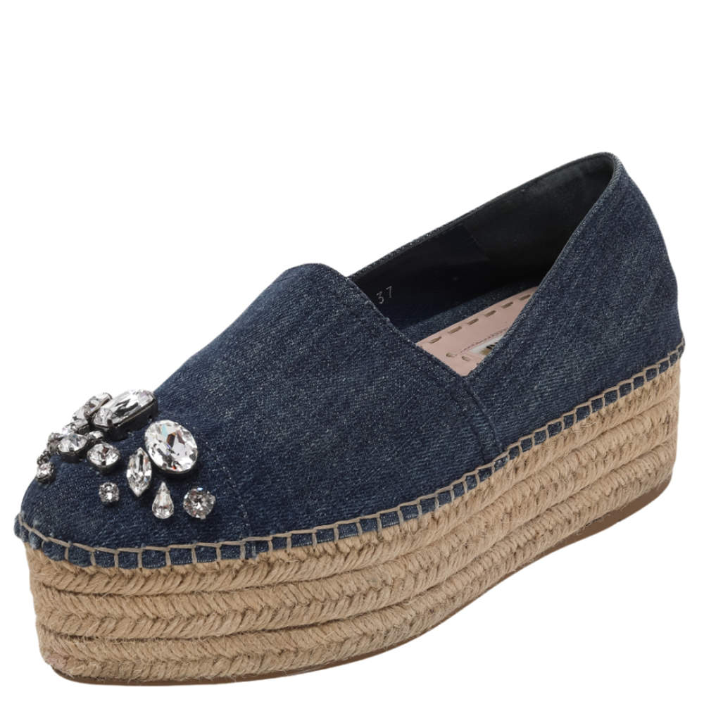 Pre Owned حذاء لوفرز ميو ميو نعل سميك إسبادريل دنيم أزرق مزخرف مقاس 37 