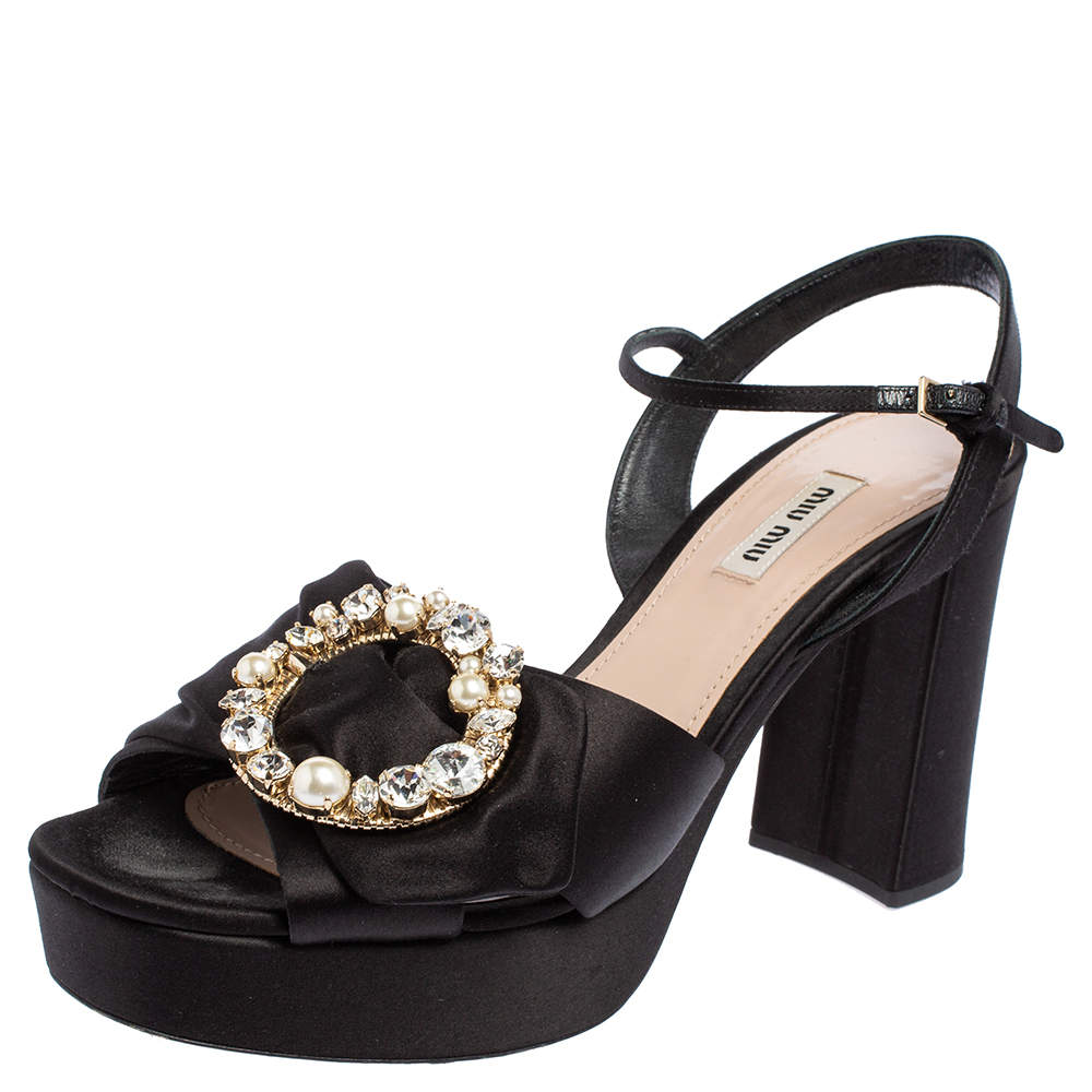 サンダル・ミュール MiuMiu SS23 Black satin sandals (5X858DFM1002BEW F0J05) Miu Miu Black Satin Crystal Embellished Block Heel Platform
