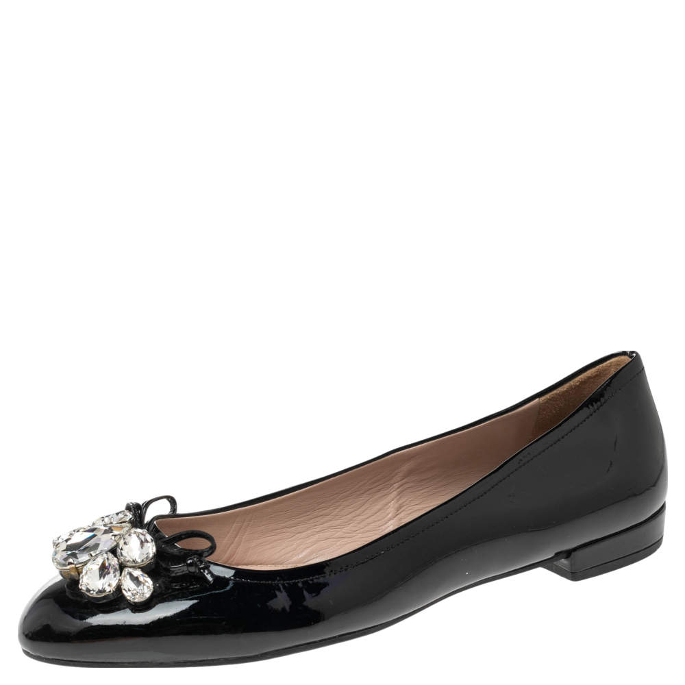 مملوكة مسبقًا Miu Miu Black Patent Leather Crystal Embellished Bow Ballet Flats Size 36.5