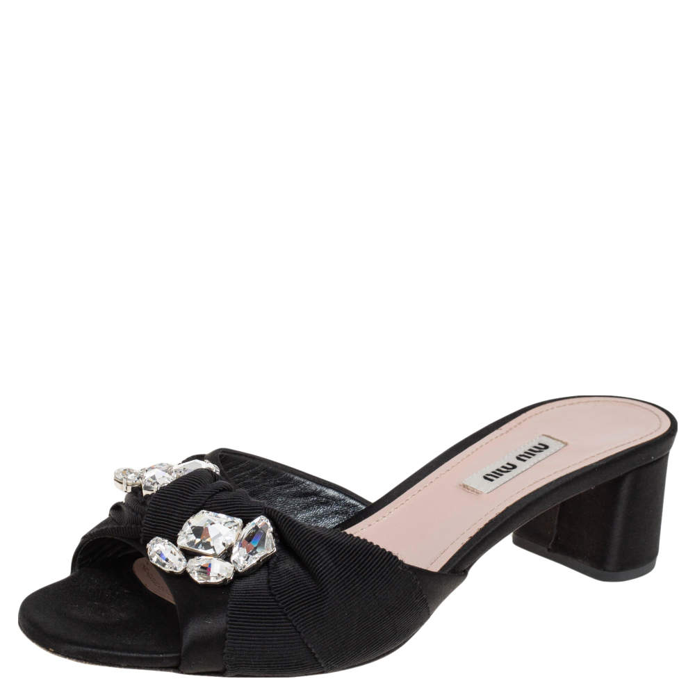 Pre Owned صندل ميو ميو كانفاس وساتان أسود مزخرف كريستال مقاس 38.5