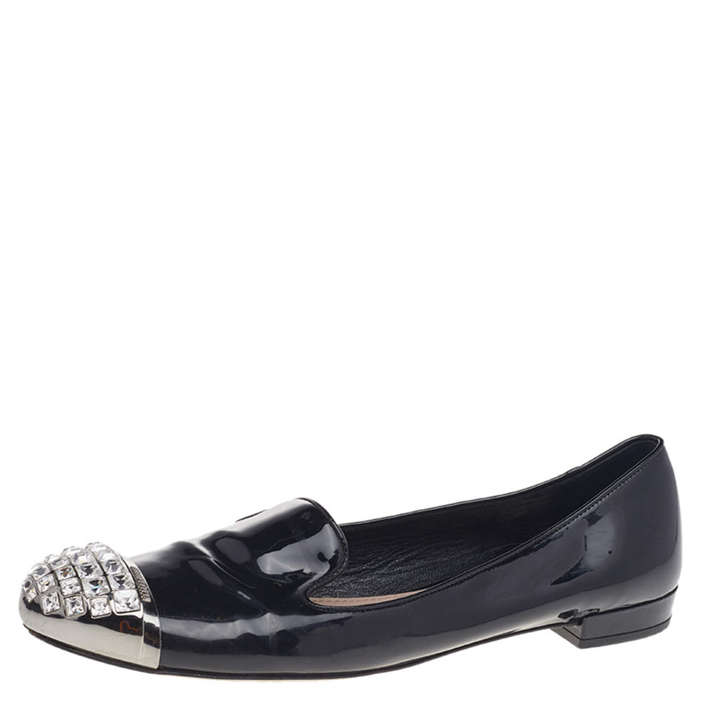 Pre Owned حذاء سلايد ميو ميو سموكينغ جلد لامع أسود مقدمة غطاء مزخرفة بالكريستال مقاس 39 