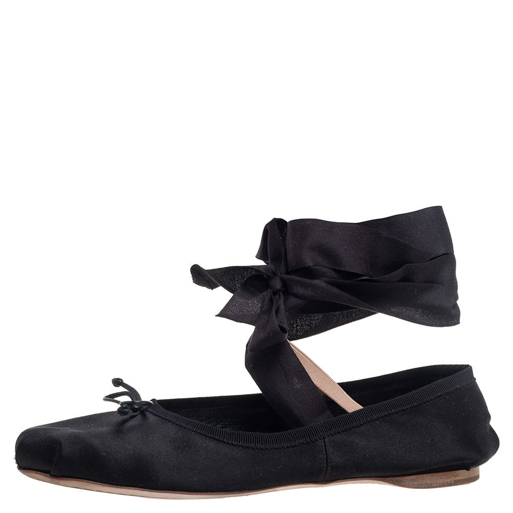مملوكة مسبقًا Miu Miu Black Satin Mary Jane Ballet Flats Size 37
