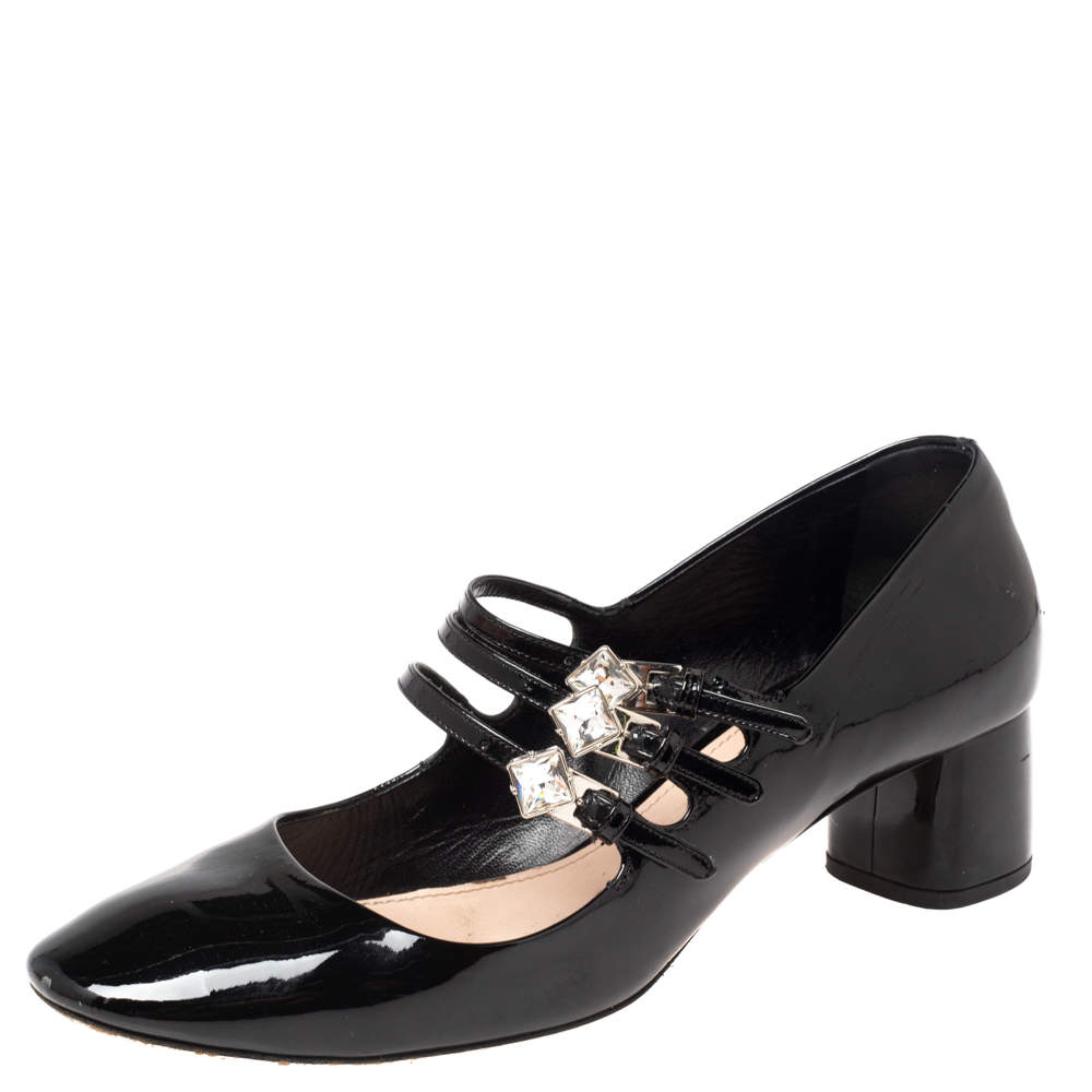 مملوكة مسبقًا حذاء كعب عالي ميو ميو جلد لامع أسود مزخرف كريستال كعب سميك مقاس 36