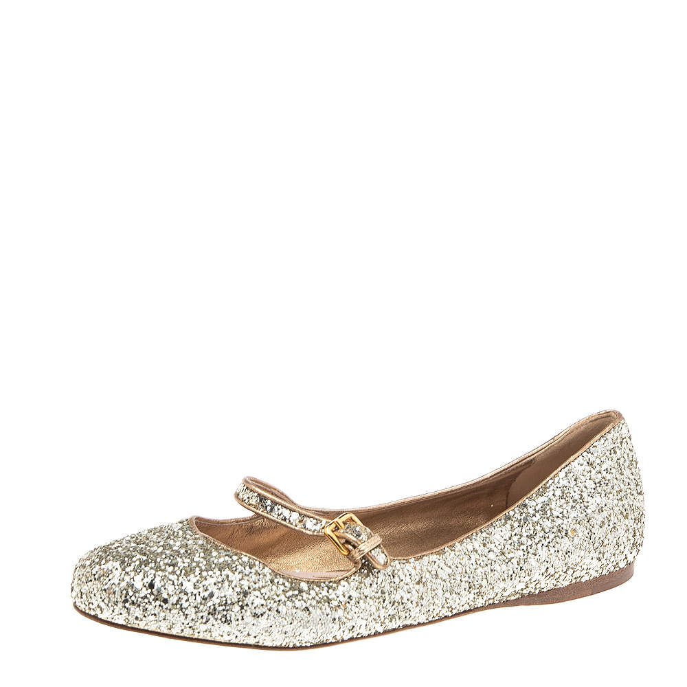 Pre Owned حذاء باليرينا فلات ميو ميو غليتر فضي مقاس 39