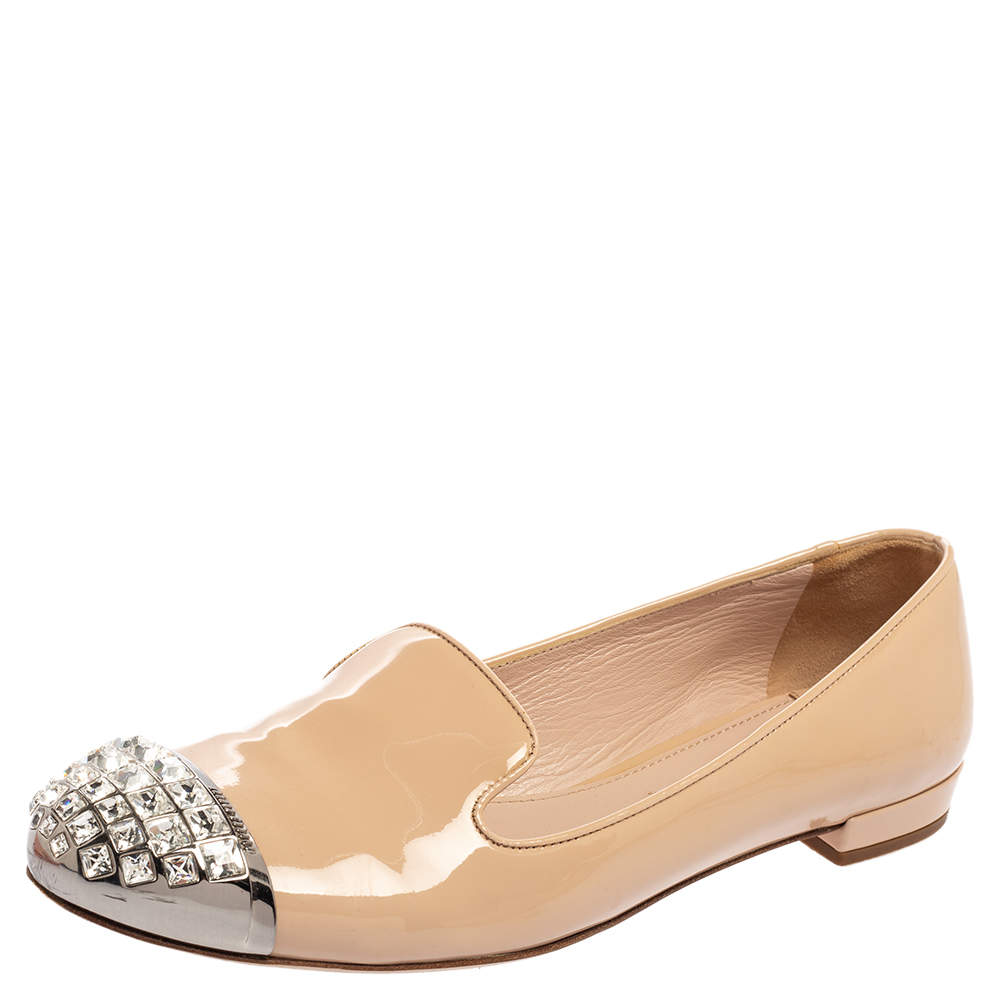 Pre Owned Miu Miu Beige Patent Leather Crystal Embellished Cap Toe Smoking Slippers Size 39  