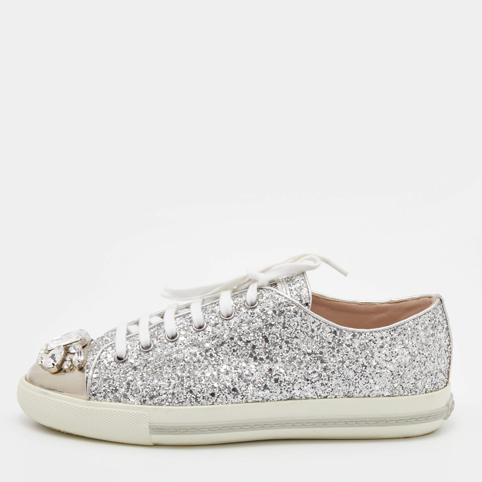 Pre Owned حذاء رياضي ميو ميو غليتر فضي بزخارف كريستال ورباط مقاس 39.5