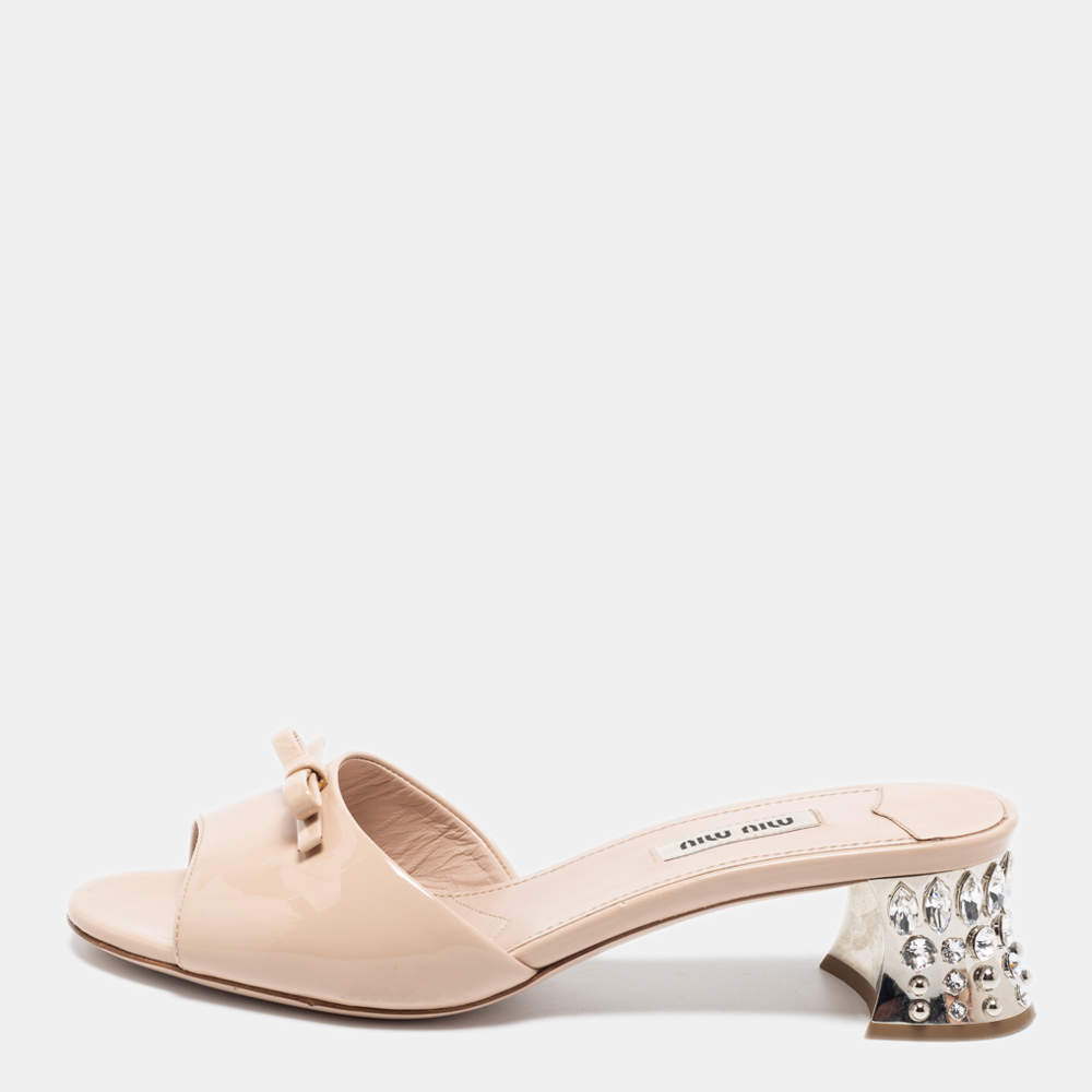 Pre Owned Miu Miu Beige Patent Leather Bow Crystal Embellished Heel Sandals Size 37.5