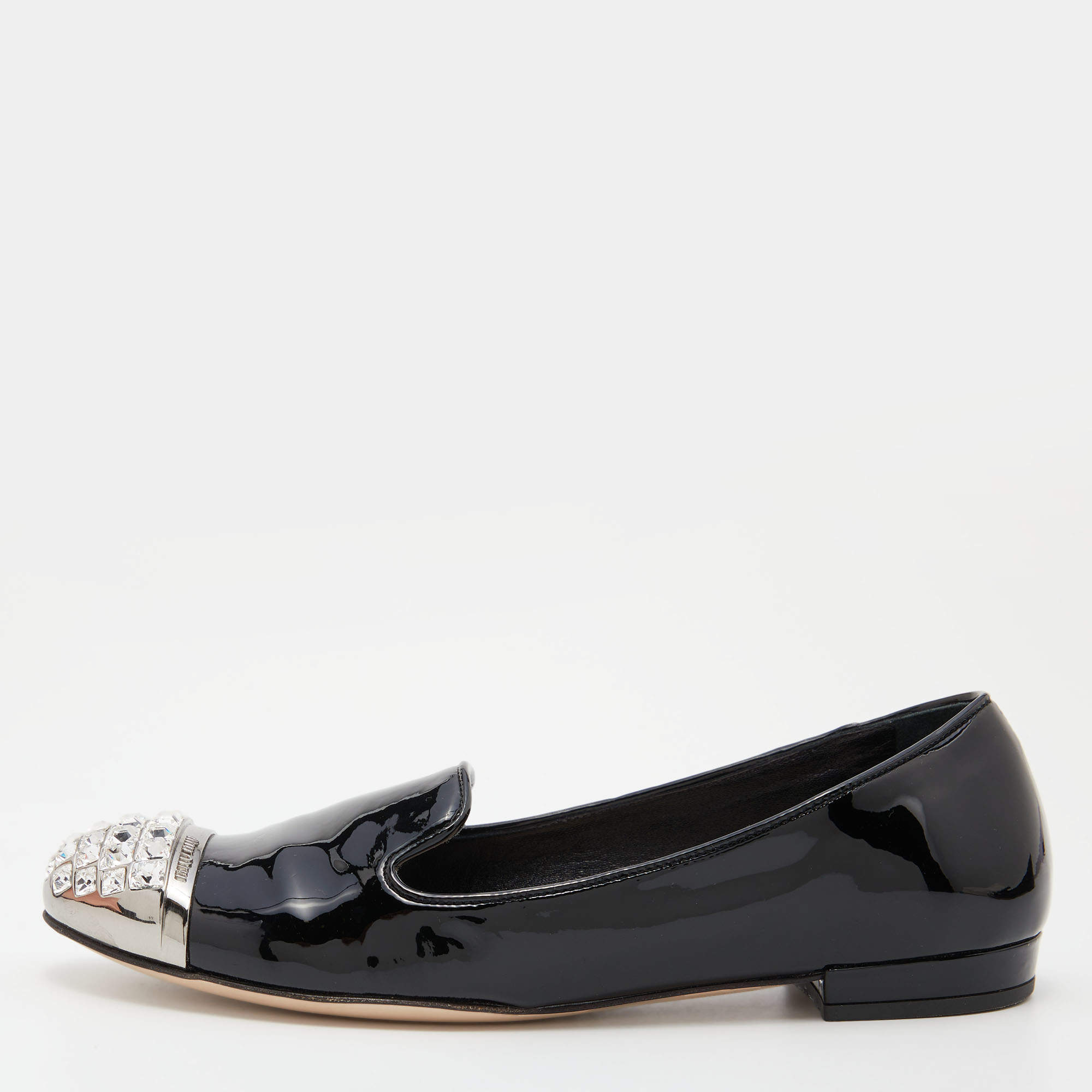 Pre Owned حذاء سليبرز ميو ميو  سموكينغ جلد لامع بيج غطاء مقدمة مرصع كريستال مقاس 40