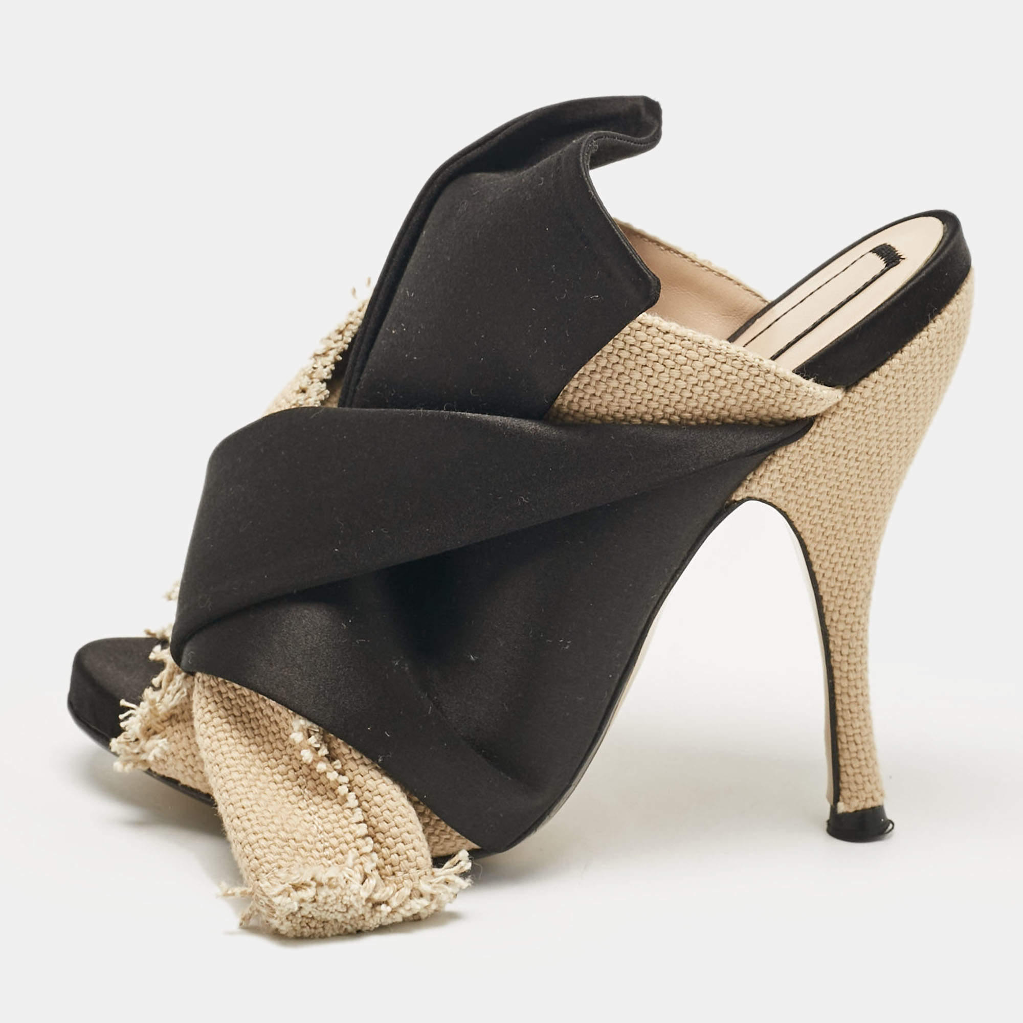 Nº21  Beige/Black Canvas and Satin Raso Knot Mules Size 35.5