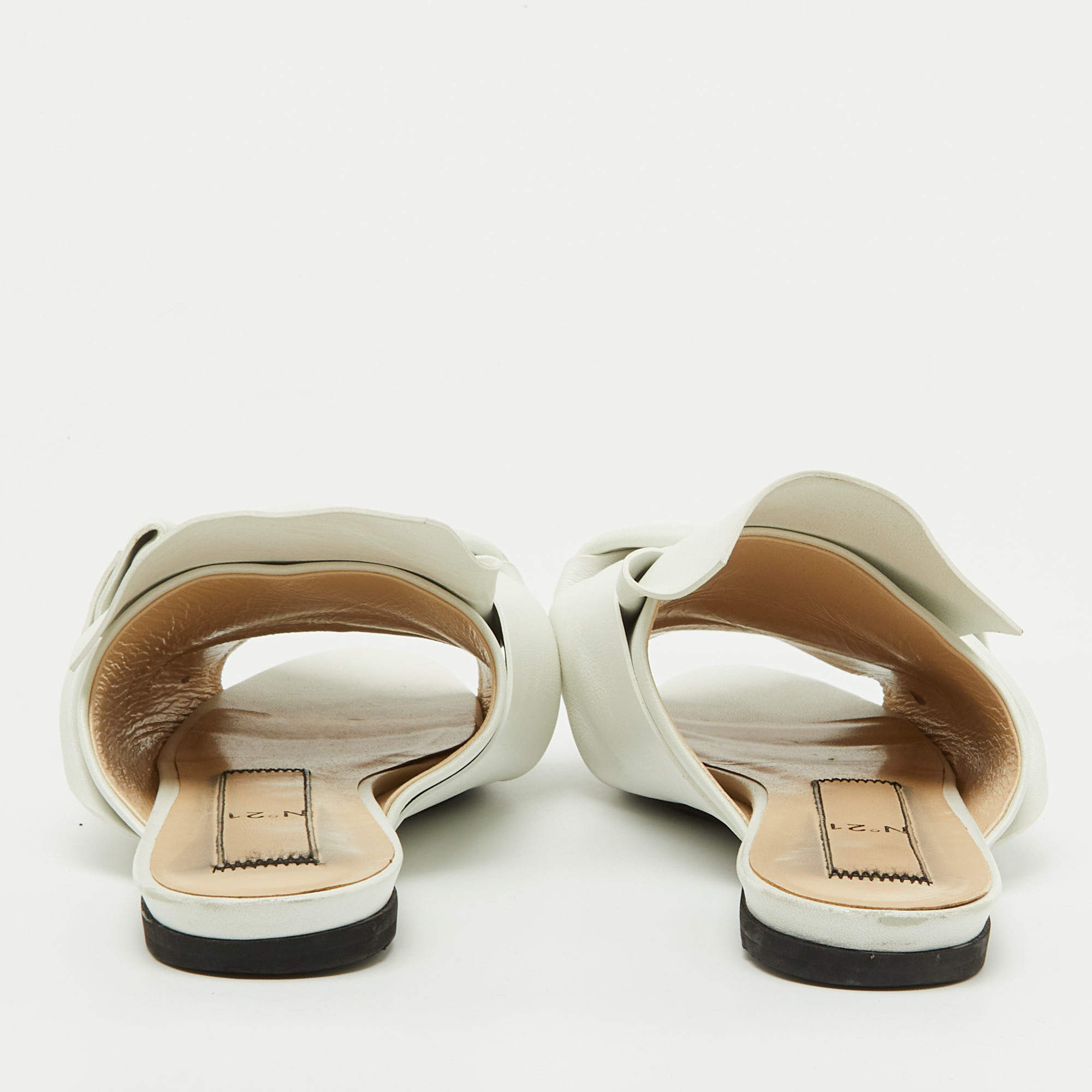 Pre Owned Nº21 White Leather Knot Flat Mules Size 39