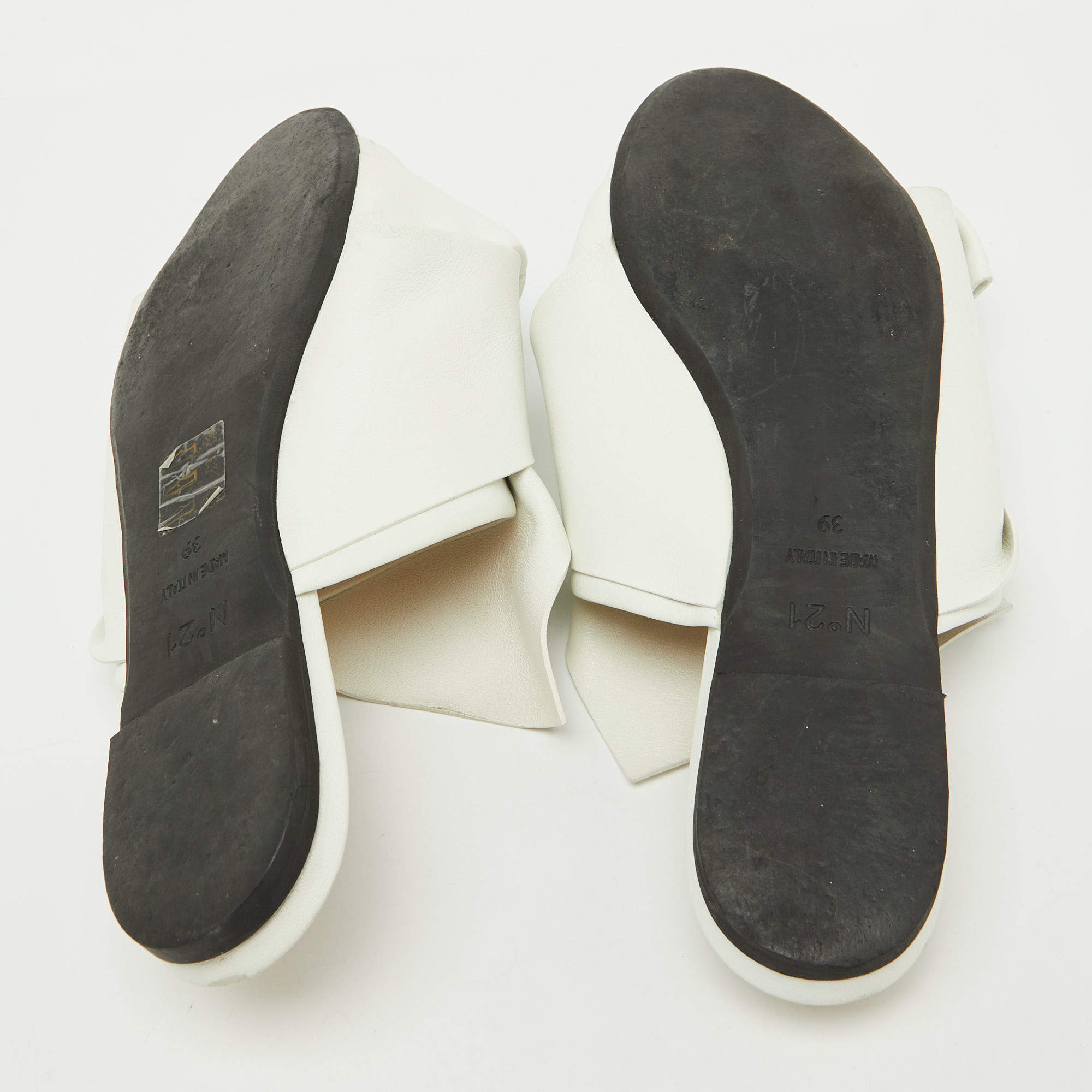 Pre Owned Nº21 White Leather Knot Flat Mules Size 39