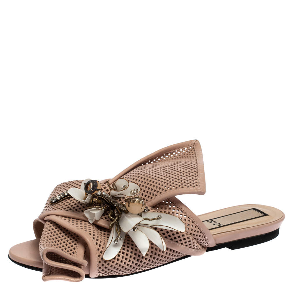 مملوكة مسبقًا N21 Powder Pink Perforated Leather Knot Embellished Mules Size 38