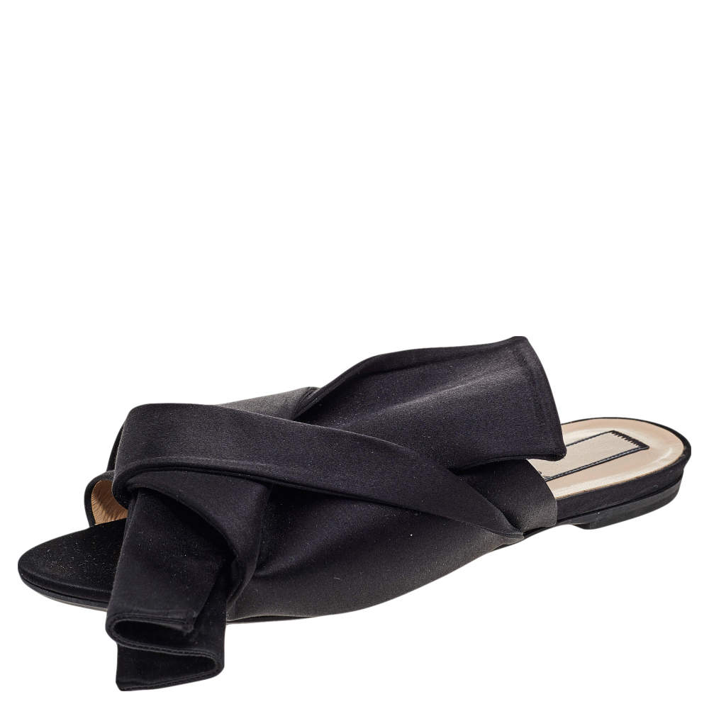 Pre Owned حذاء مولز أن21 فلات عقدة ساتان أسود مقاس 40.5