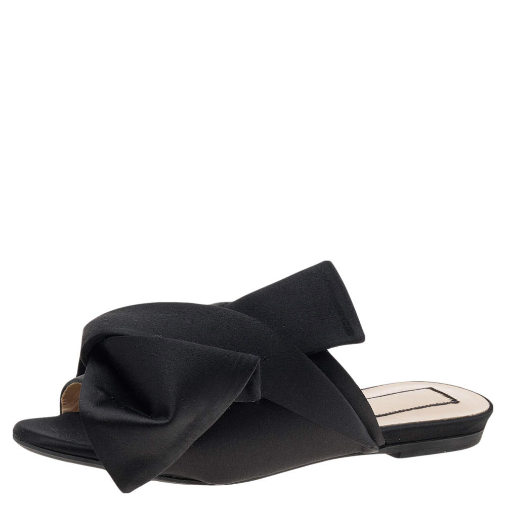 مملوكة مسبقًا Nº21 Black Satin Knot Flat Mules Size 35