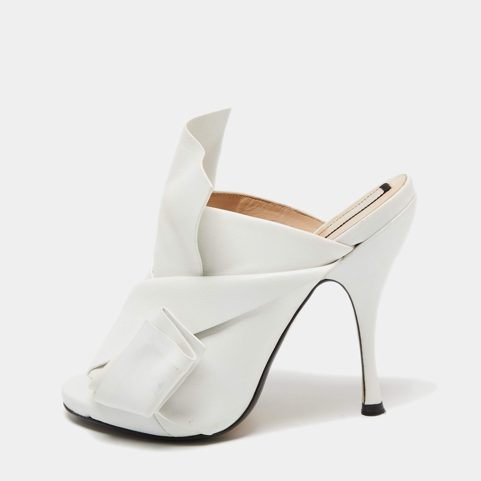 مملوكة مسبقًا Nº21  White Leather Raso Knot Mules Size 37