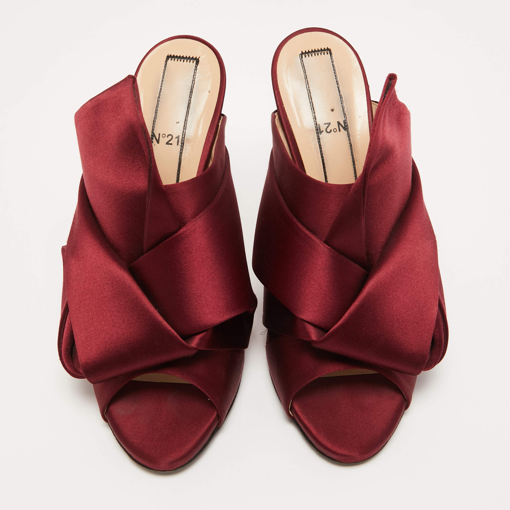 مملوكة مسبقًا N°21 Burgundy Satin Ronny Pleated Mules Size 41