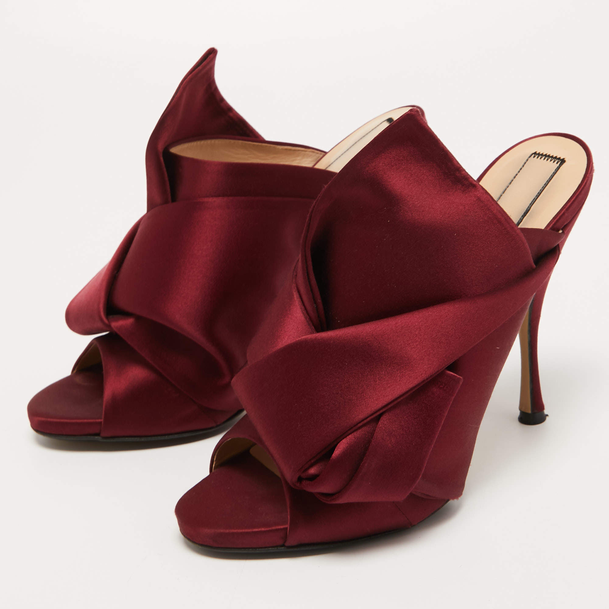 مملوكة مسبقًا N°21 Burgundy Satin Ronny Pleated Mules Size 41