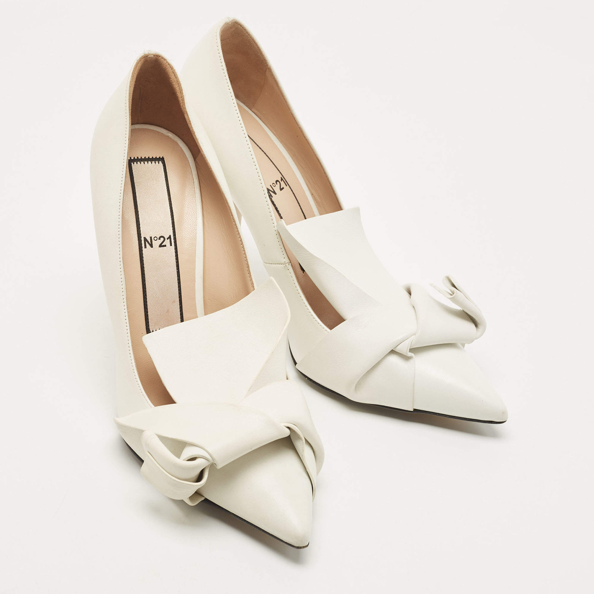 Pre Owned N21 White Leather Knot Pointed Toe Pump Size 40